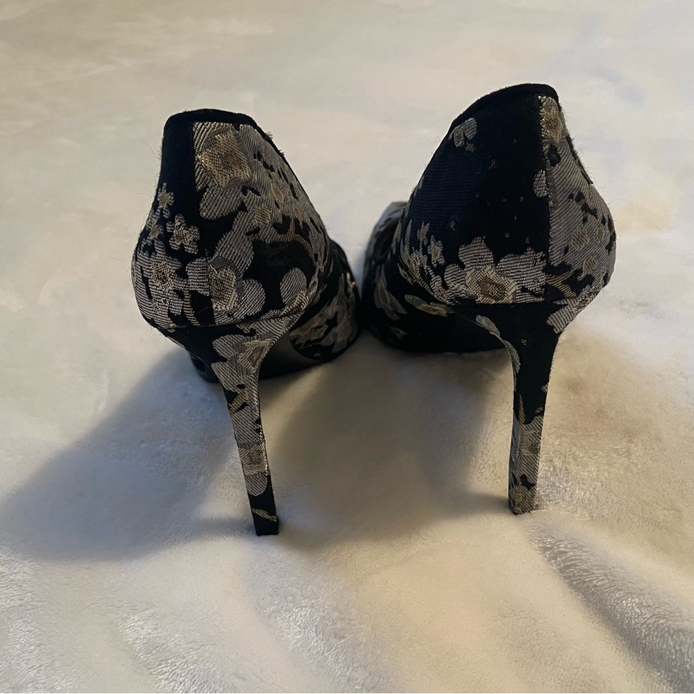 Nine West Black and Silver Floral Pumps - Picture 5 of 6